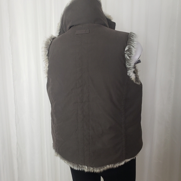 Weatherproof Garment Compant faux fur reversible vest size medium gray brown - Picture 8 of 10